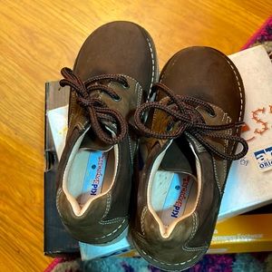 Brand new boys size 11.5 Kids Express.  These shoes are ADORABLE!!